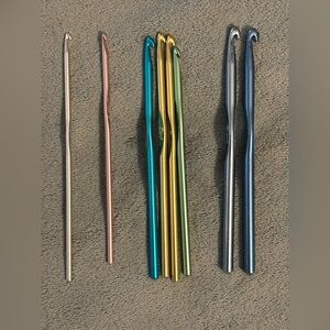 Set of 8 Metal Crochet Hooks *READ DESCRIPTION*
